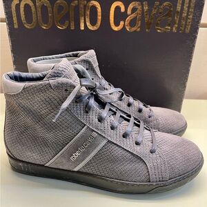 NWT Roberto Cavalli Gray Textured High-Top Sneakers